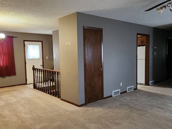 3rd image of 621 N Gunbarrel Rd