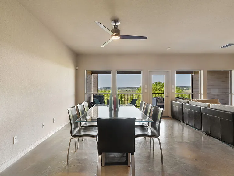 970 Parkview Dr — Photo 3
