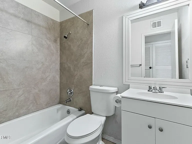 11404 Bunky Henry Ln — Photo 14