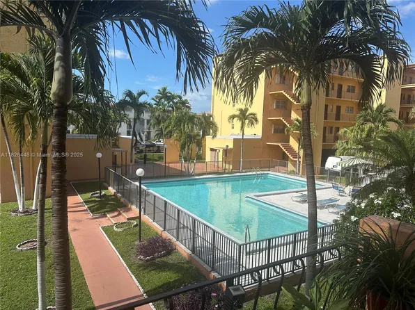 1900 W 54th St APT 113, Hialeah, FL 33012
