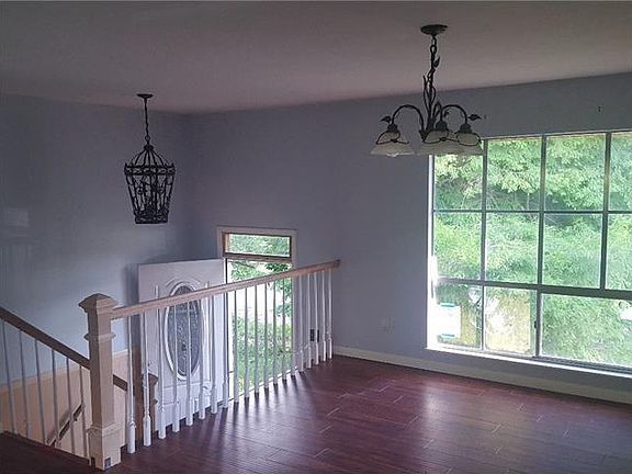4th image of 132 Anne Dr