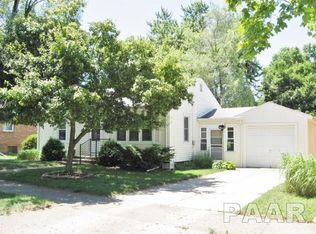 1407 N 10th St, Pekin, IL 61554