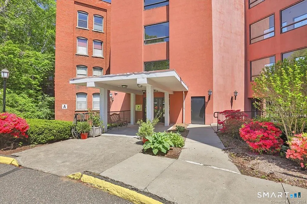 2 bed, 2.0 bath, 936 sqft, $1,800 — Photo 1