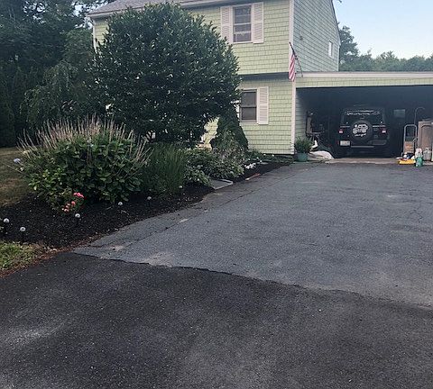 FRONT view w Carport image