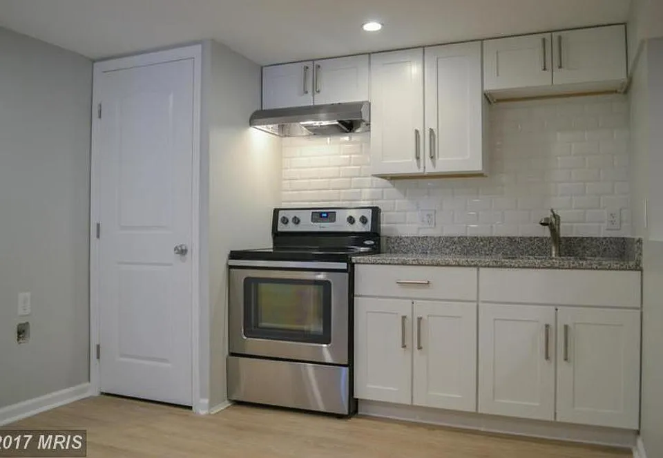 210 Emerson St NW #B