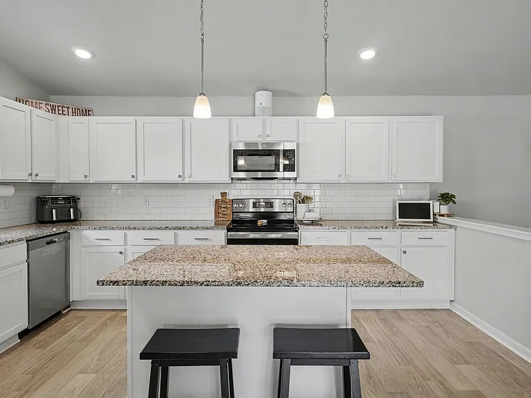 202 Creek Pointe Cir — Photo 21