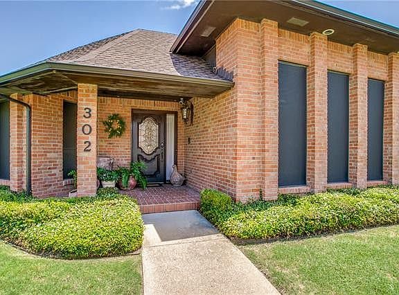 2nd image of 302 Westway Cir