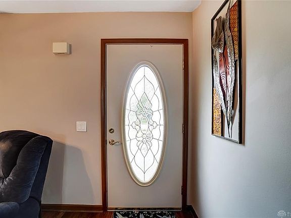 5th image of 648 W Linden Ave