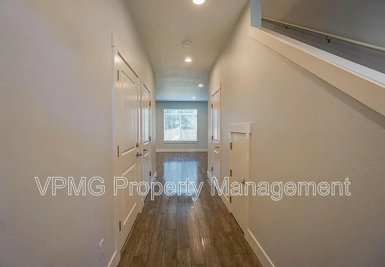 10703 NE 70th St #1 — Photo 3