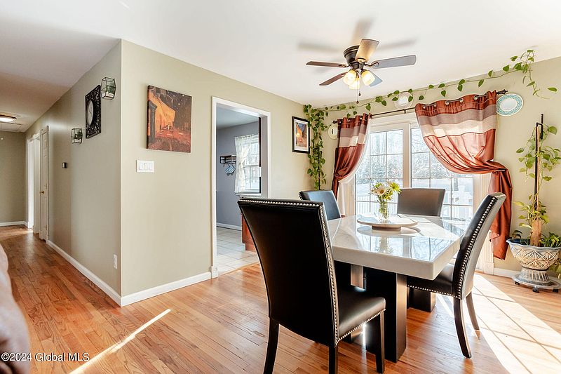 5th image of 7 Deerleap Place