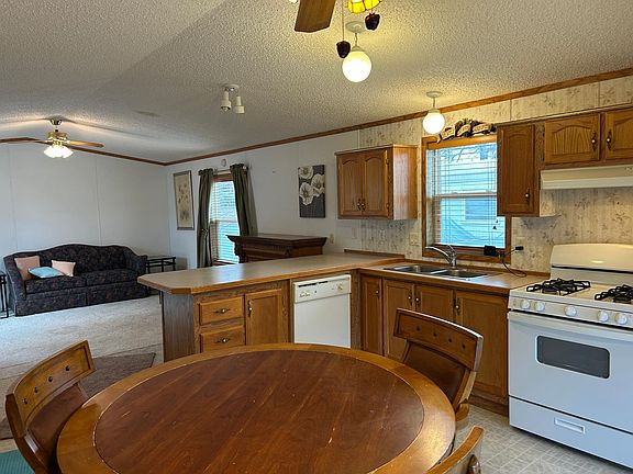 3rd image of 2067 Cornell Dr