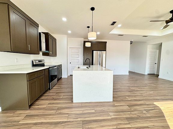 3rd image of 5005 Nispero Ln