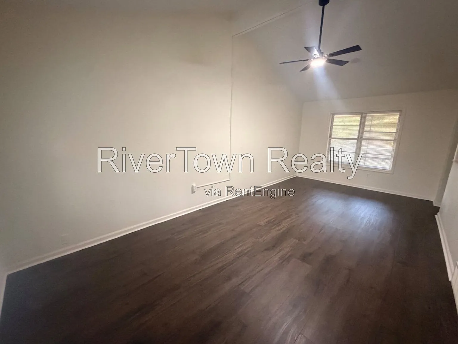 4 bed, 2.0 bath, 1537 sqft, $1,895 — Photo 2