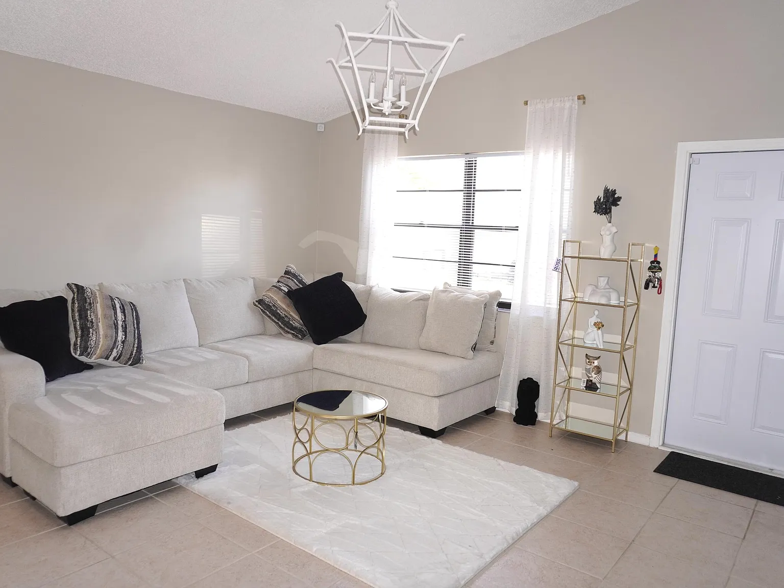 2 bed, 1.0 bath, 900 sqft, $3,200 — Photo 4