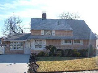 17 Family Ln, Levittown, NY 11756