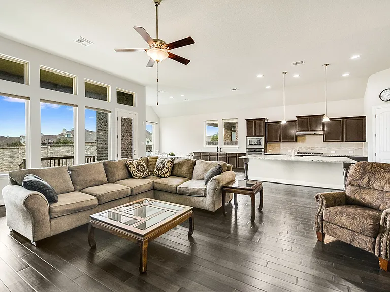 3925 Octavia Dr — Photo 3