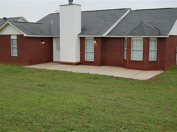 4th image of 2610 Pearl Blvd