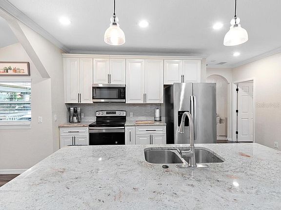 5th image of 200 W Fern St