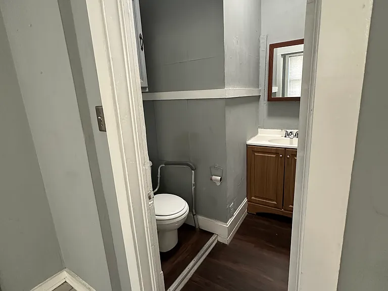 1336 E 8th St #1336 — Photo 3