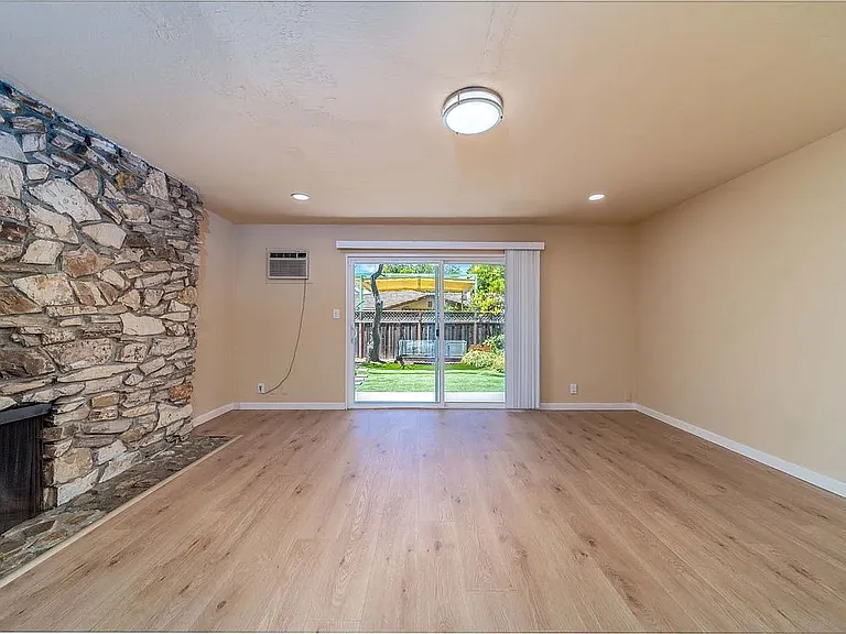 877 Miller Ave — Photo 1
