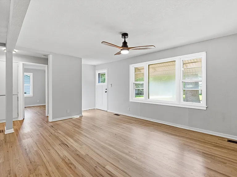 7725 Robinson St — Photo 6