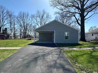 506 W Douglas St, Fairfield, IL 62837