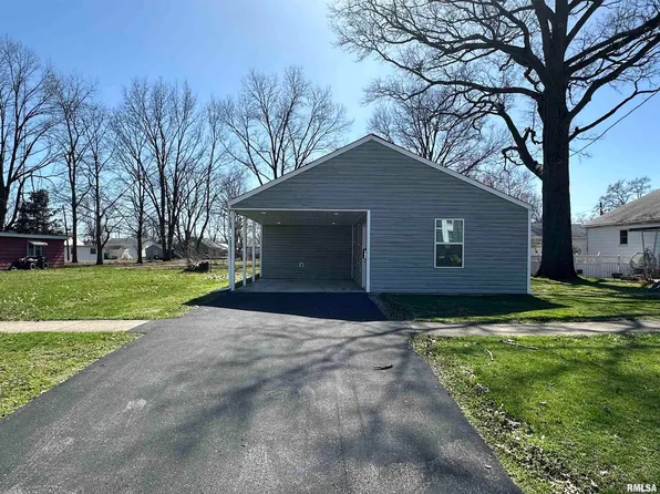 506 W Douglas St, Fairfield, IL 62837