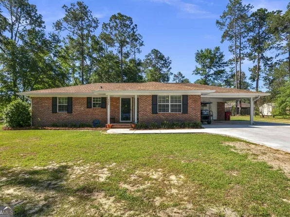 335 Edgewood Dr, Blackshear, GA 31516