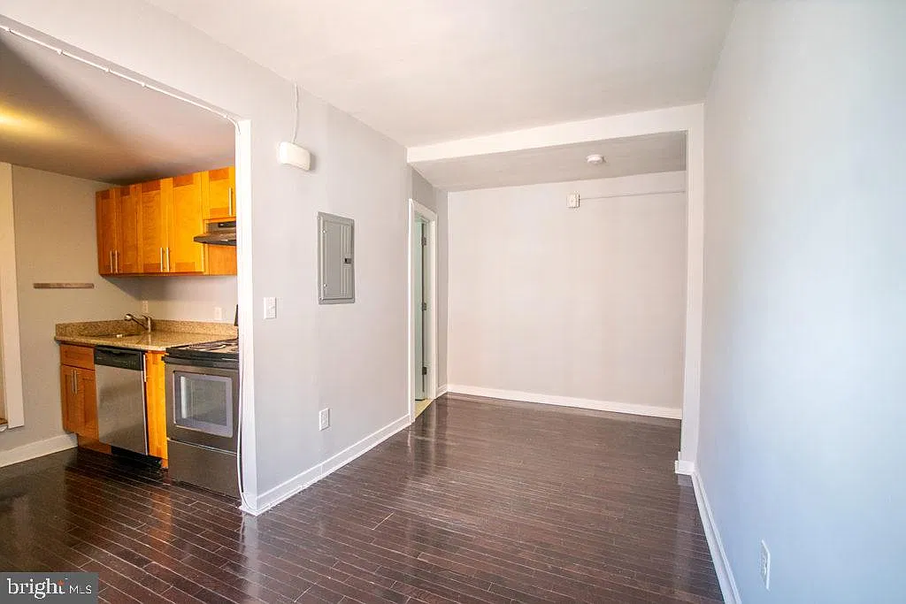Studio, 1.0 bath, $975 — Photo 2