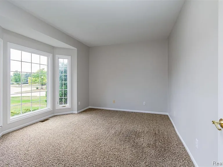 51334 W Hills Dr — Photo 8