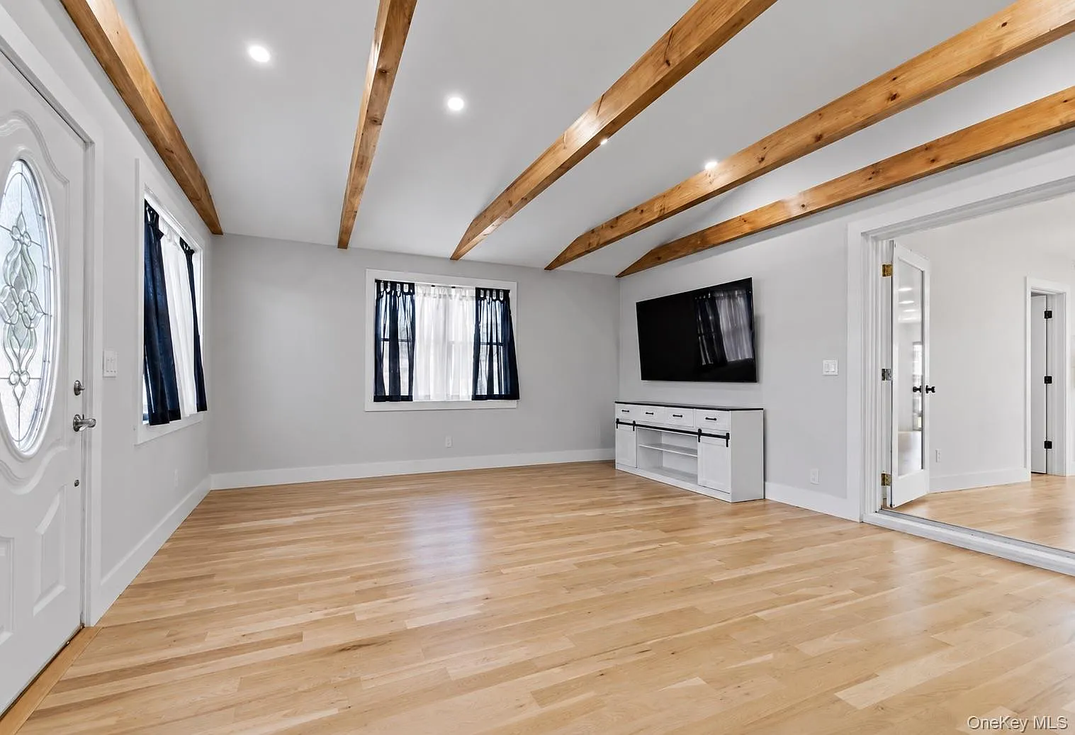 4 bed, 2.0 bath, 1760 sqft, $6,500 — Photo 3