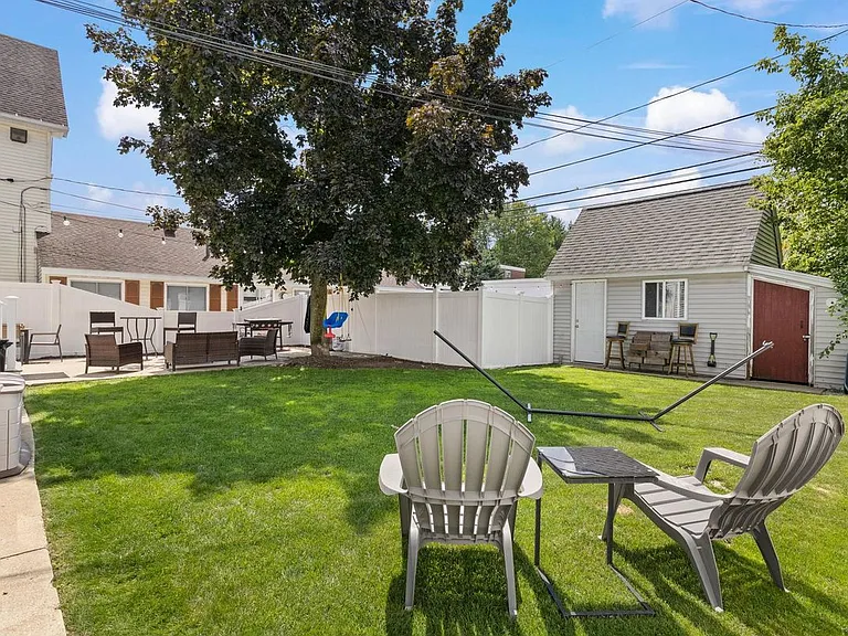 616 Hevey St — Photo 4