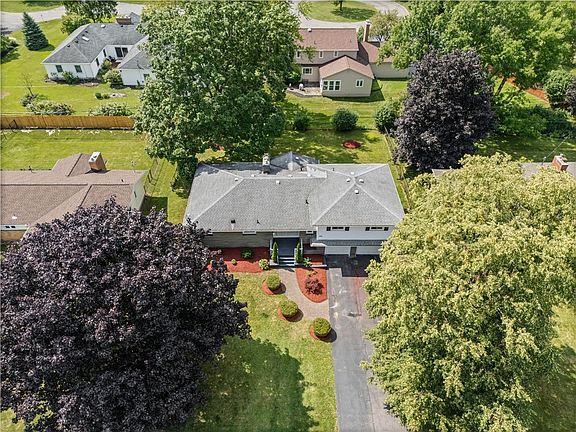 4th image of 599 Bonnie Brae Ave