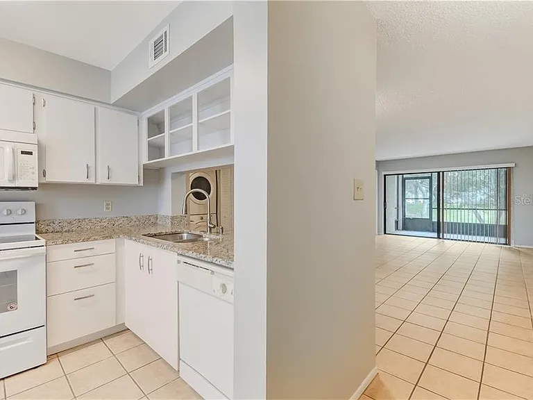 6154 Burnside Cir — Photo 6