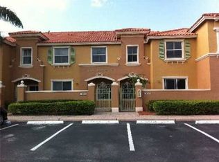 642 SW 106th Ave, Pembroke Pines, FL 33025
