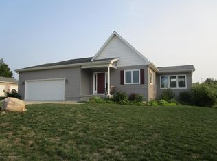 10686 Riverside Dr, Dimondale, MI 48821