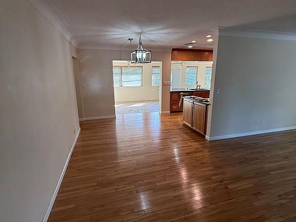 3rd image of 1424 SE 12th Ave #1424