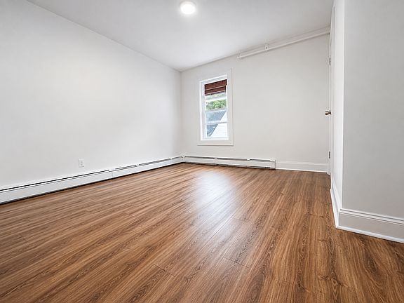 4th image of 133 Chestnut St #6