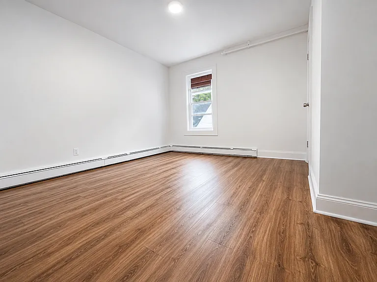 133 Chestnut St #6 — Photo 4