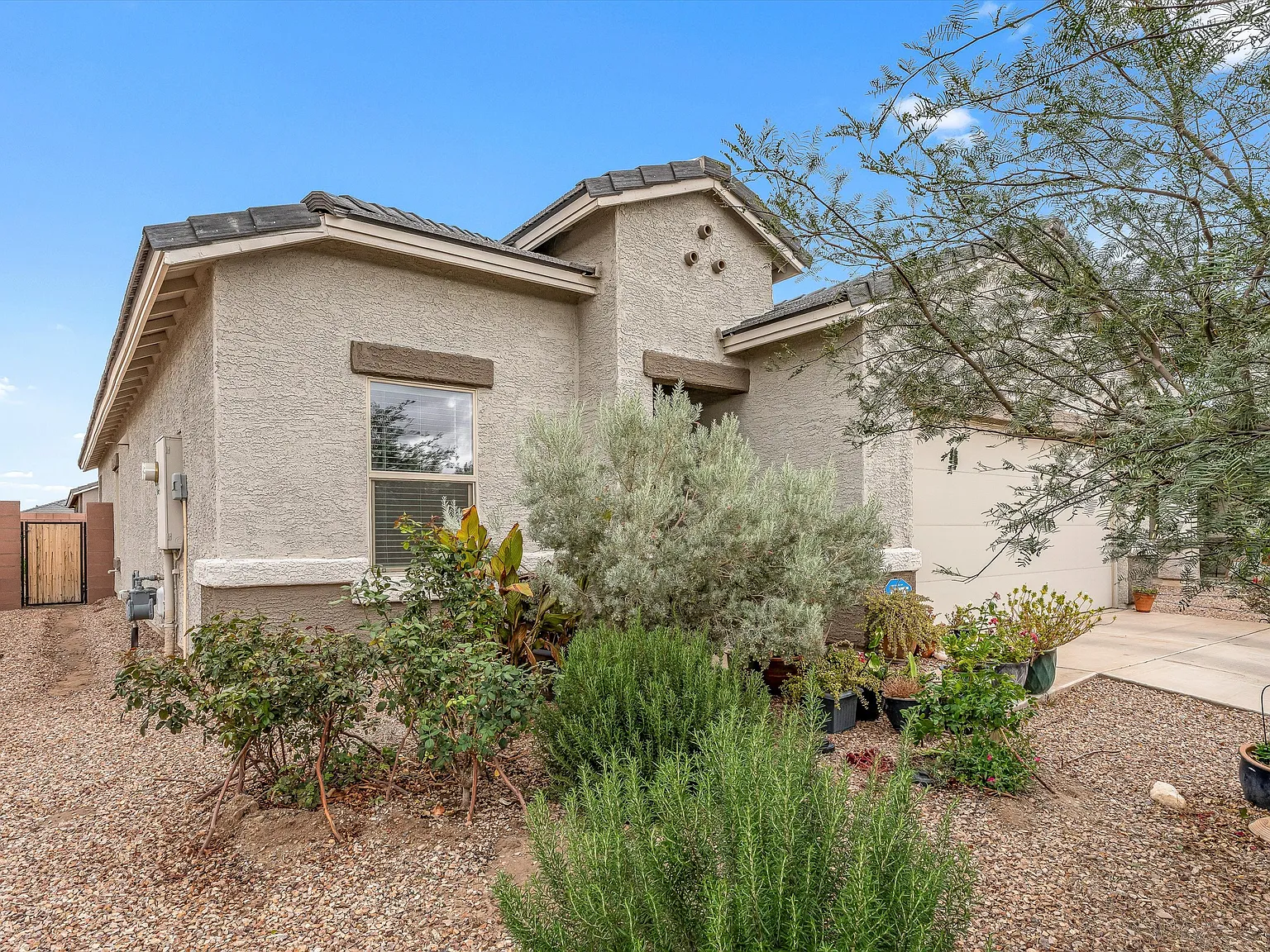 4 bed, 1569 sqft, $2,200 — Photo 3