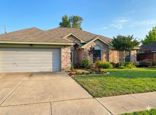 908 Busby Dr, Cedar Hill, TX 75104