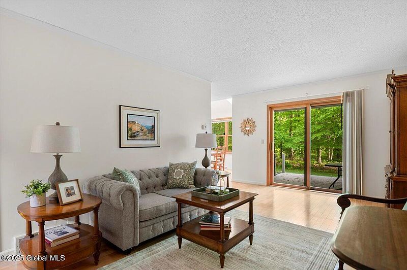 3rd image of 38 Woodside Drive