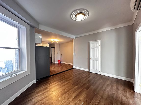 4th image of 934 Pavonia Ave #4E