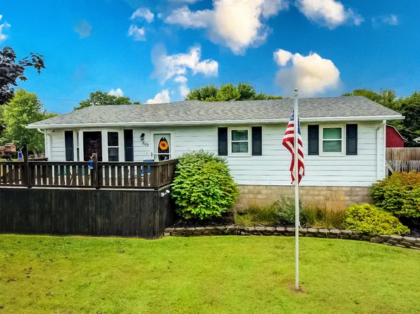 809 N Market St, Watseka, IL 60970