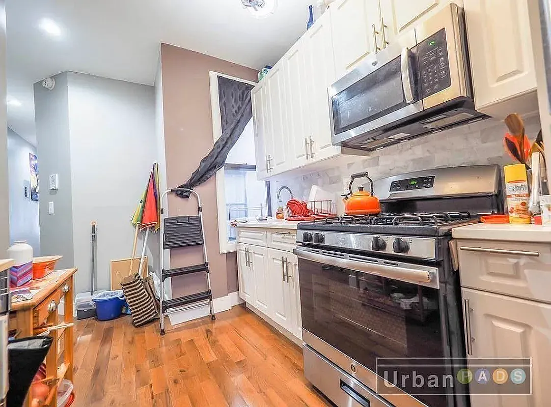 Building Photo - 1372 Putnam Ave #2R