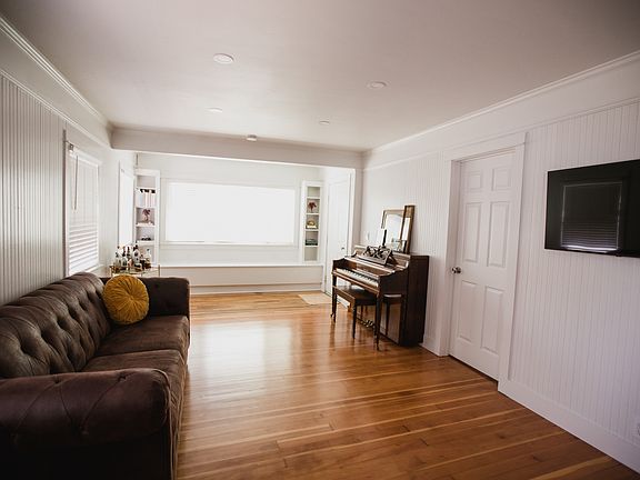 2nd image of 1305 Magnolia Ave