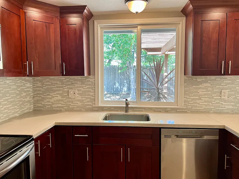 5562 Catalpa Ct — Photo 5