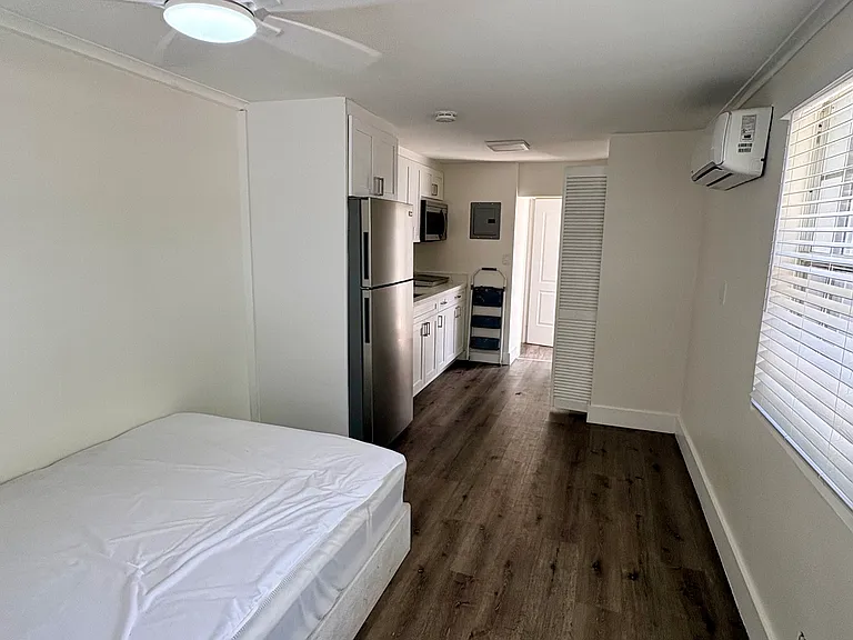 Cresthaven Ct — Photo 2