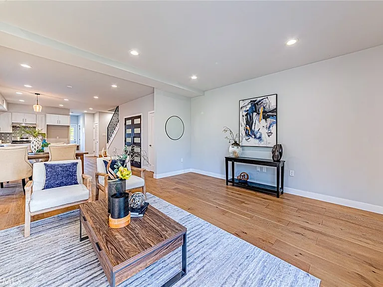 1226 Meadowbrook Ave — Photo 5