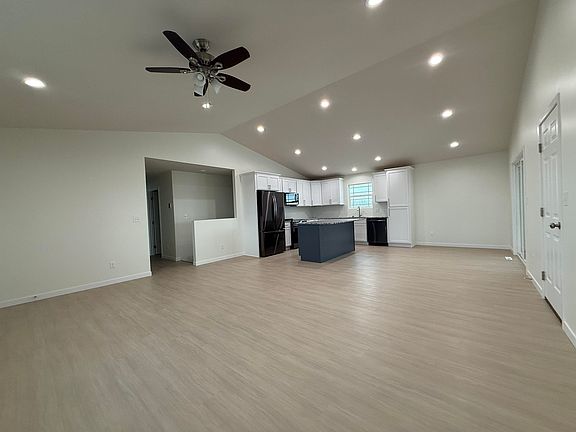 3rd image of 105 Revere Cir
